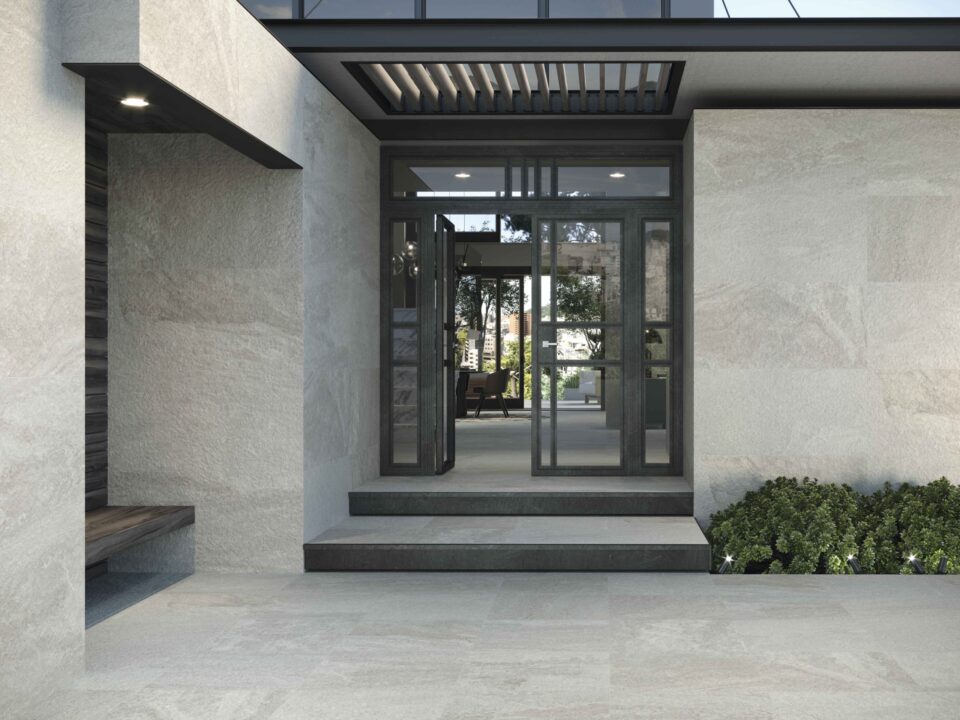 Howen 60x120, porcelánico de estilo piedra para pavimentos. Versátil para su uso en interior y exterior. Aporta una elegante decoración a las fachadas